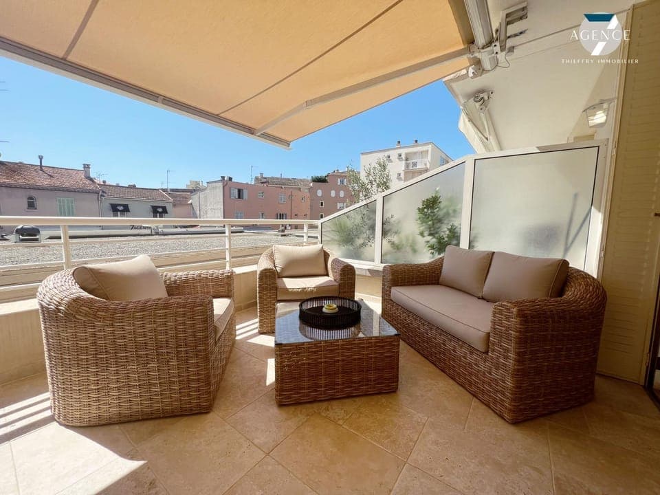 Patio, Day, Balcony/Terrace, Living room