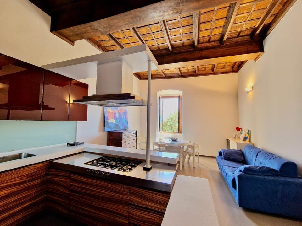 Kitchen or kitchenette, Seating area, Dining area