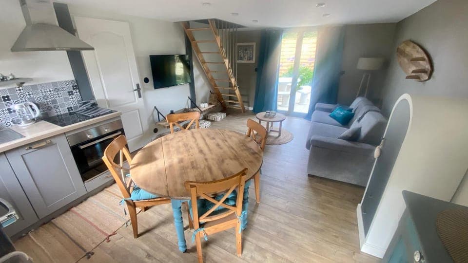 Kitchen or kitchenette, Living room, Dining area