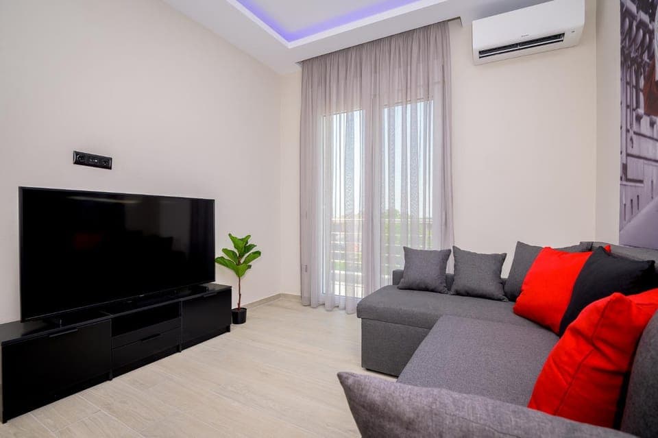 TV and multimedia, Living room, Seating area, Evening entertainment, air conditioner