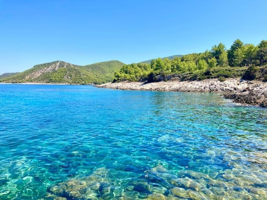 Nearby landmark, Day, Natural landscape, Beach, Mountain view, Sea view