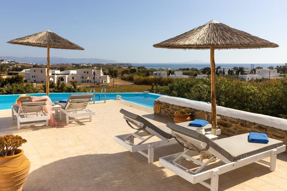 View (from property/room), Balcony/Terrace, Pool view, Sea view, Swimming pool, sunbed