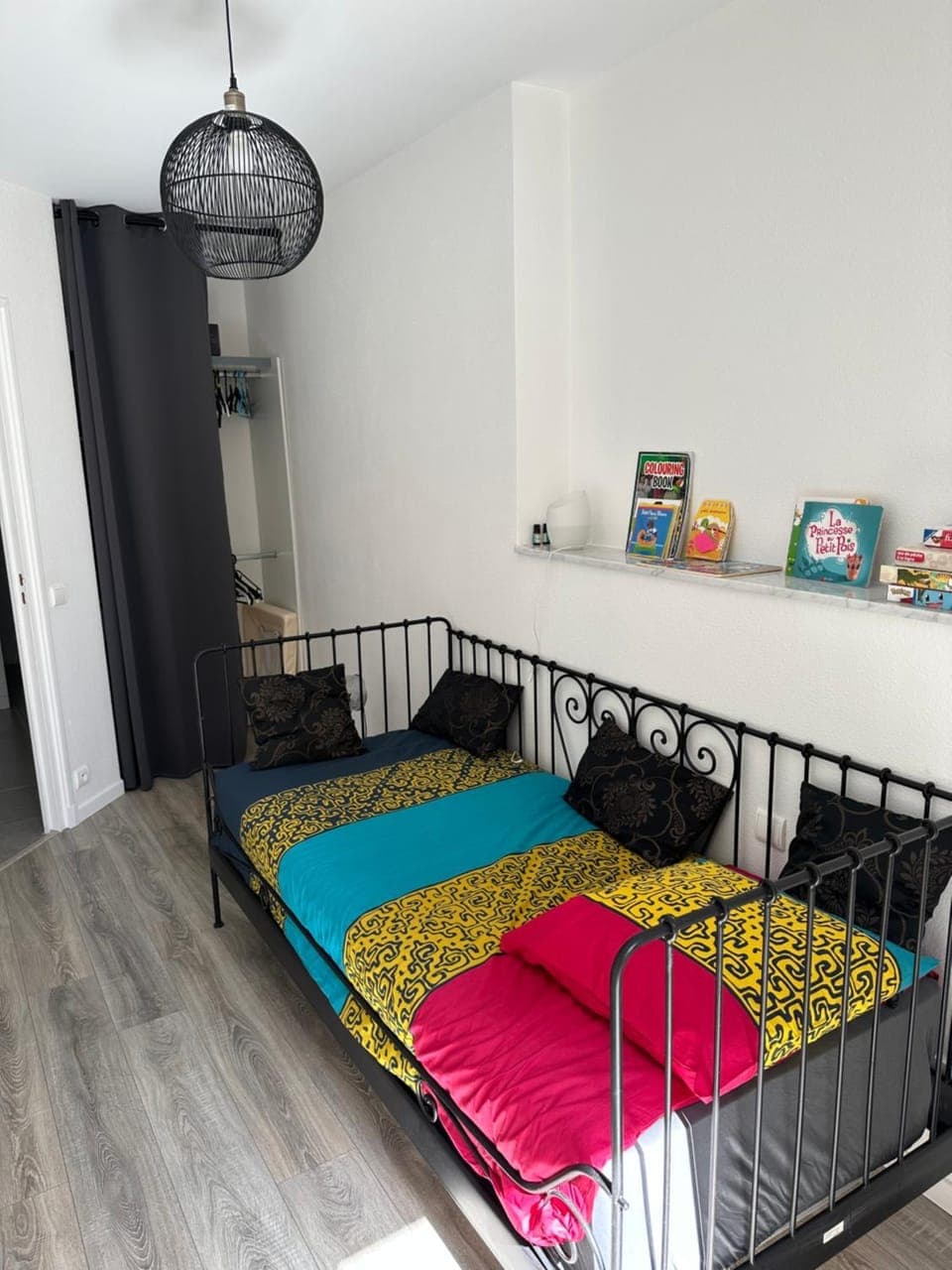 Bed, Photo of the whole room, Bedroom