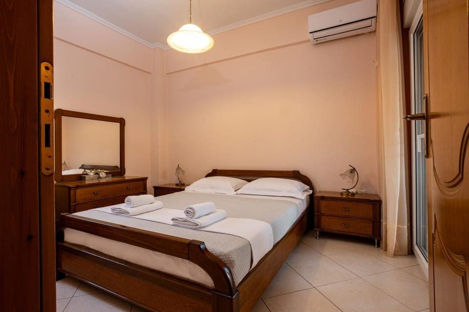 Bed, Photo of the whole room, Bedroom, towels, air conditioner