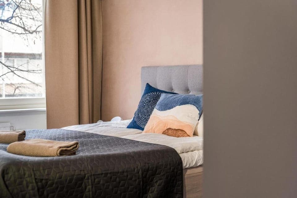 Photo of the whole room, Bedroom, towels