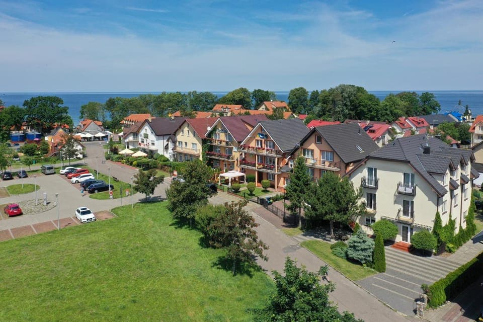 Property building, Neighbourhood, Bird's eye view, Sea view, Location