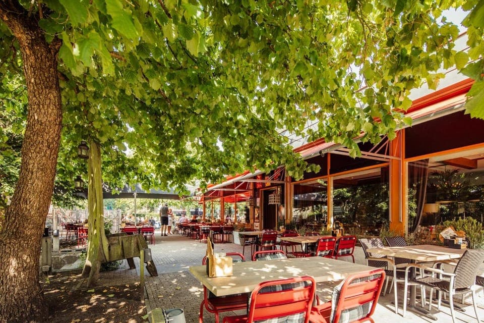 Patio, Restaurant/places to eat, Restaurant/places to eat, Balcony/Terrace