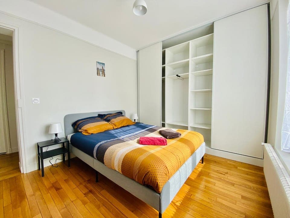 Bed, Photo of the whole room, Bedroom, wardrobe