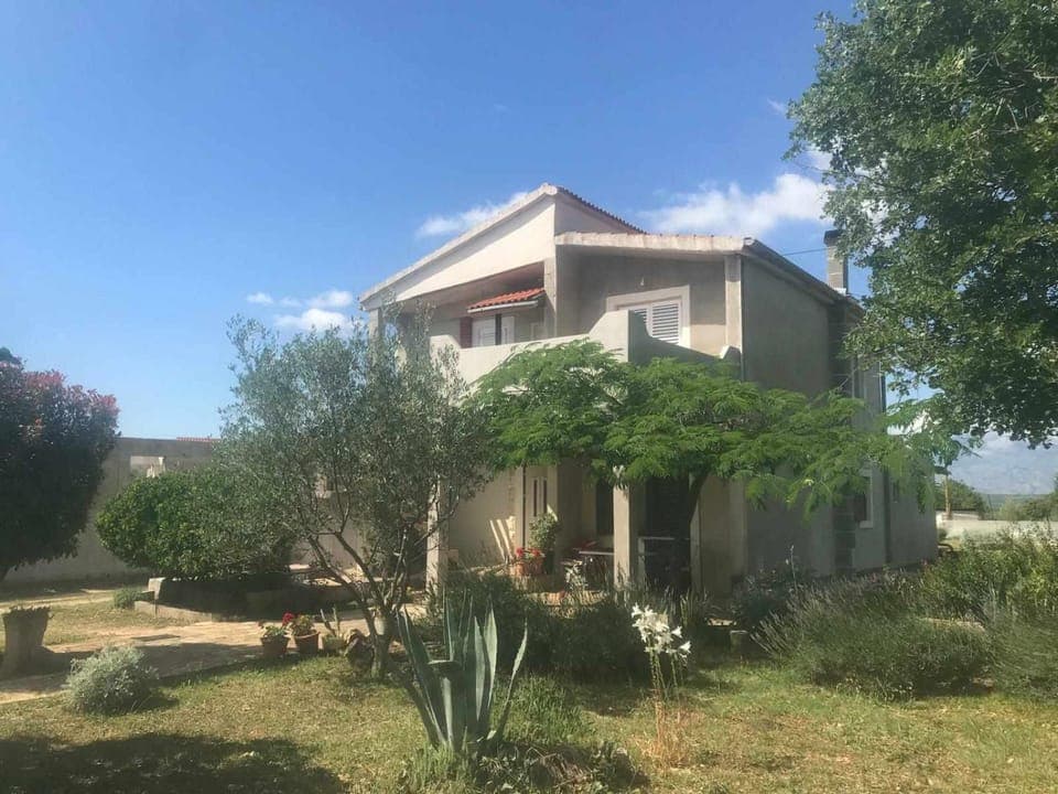 Property building, Garden, Quiet street view, Parking
