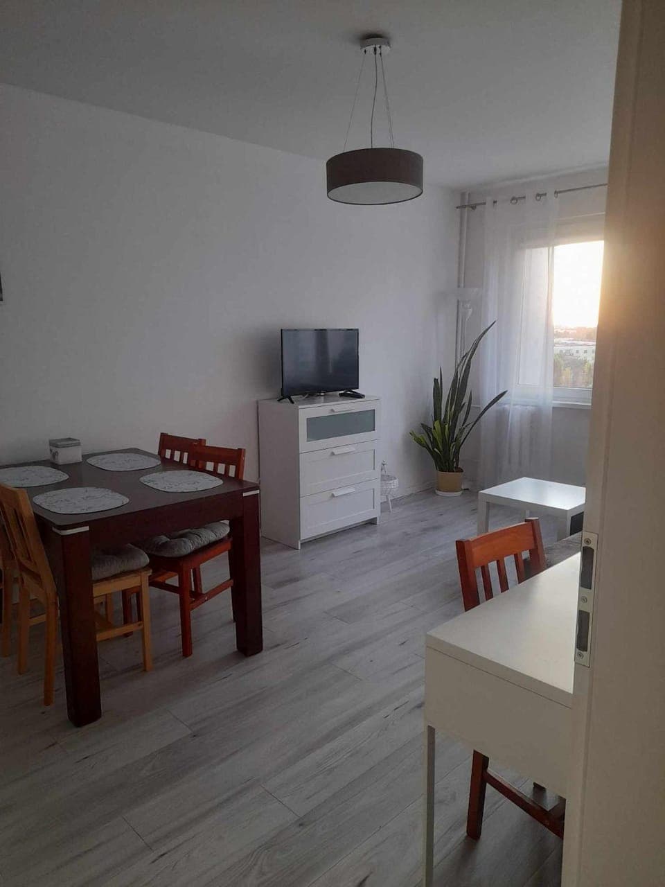 TV and multimedia, Living room, Seating area, Dining area, hair dresser