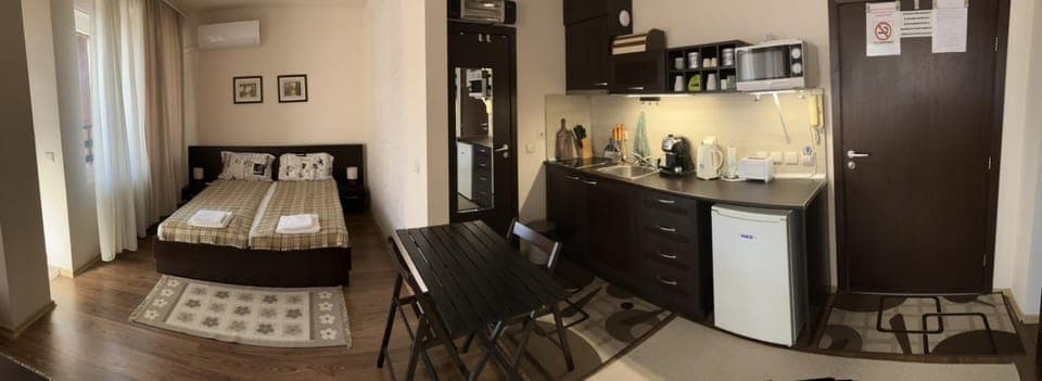 Kitchen or kitchenette, Bedroom