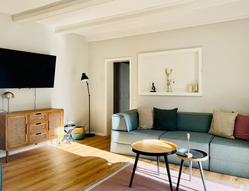 TV and multimedia, Living room, Seating area