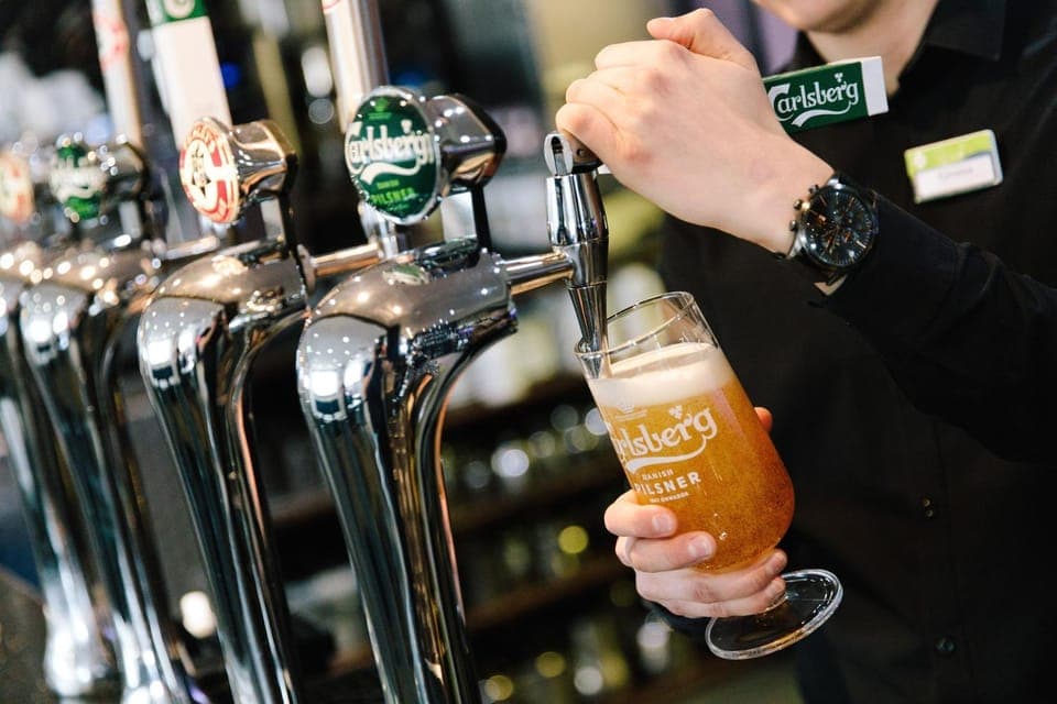 Staff, Lounge or bar, Alcoholic drinks