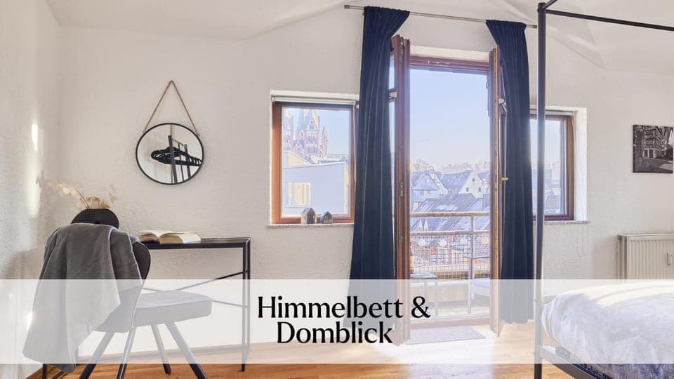 Bed, View (from property/room), View (from property/room), Seating area, Bedroom, City view, City view, Landmark view, Landmark view, heating, internet