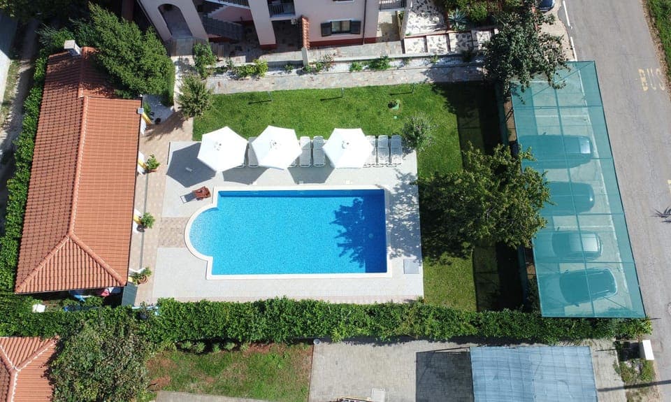 Property building, Bird's eye view, Swimming pool