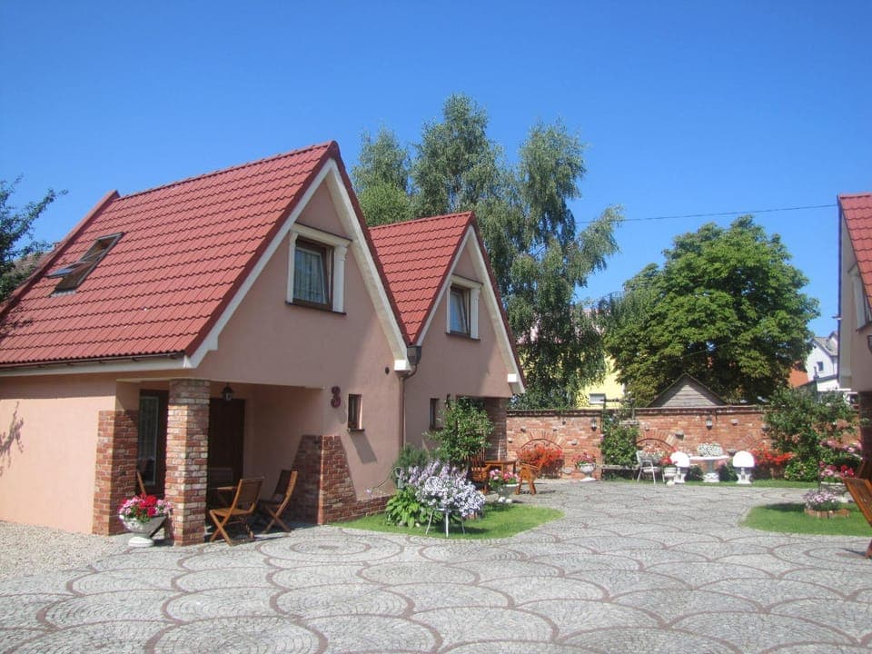 Property building, Day