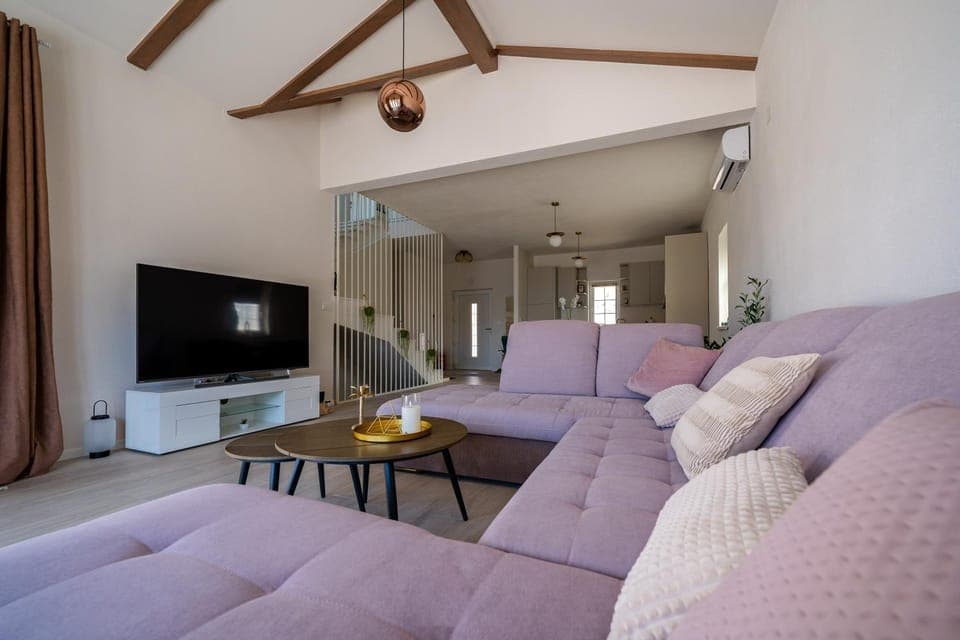 Communal lounge/ TV room, TV and multimedia, Living room, Seating area