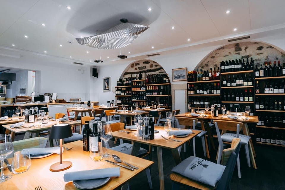 Restaurant/places to eat, Food and drinks, Breakfast, Drinks, Alcoholic drinks