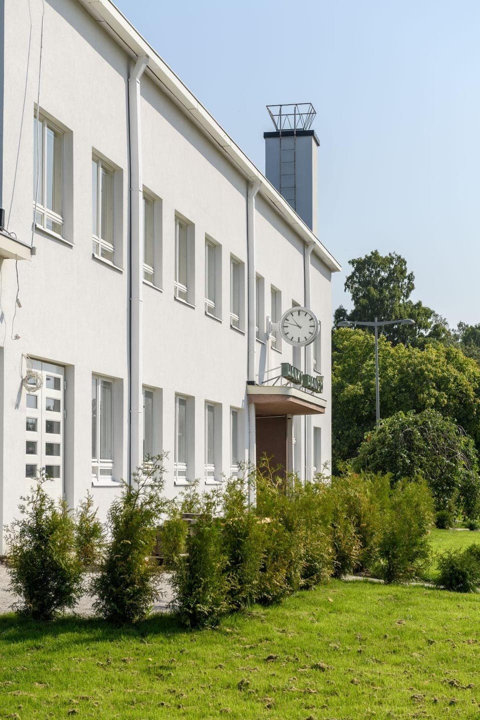 Property building, Facade/entrance, Day, Garden