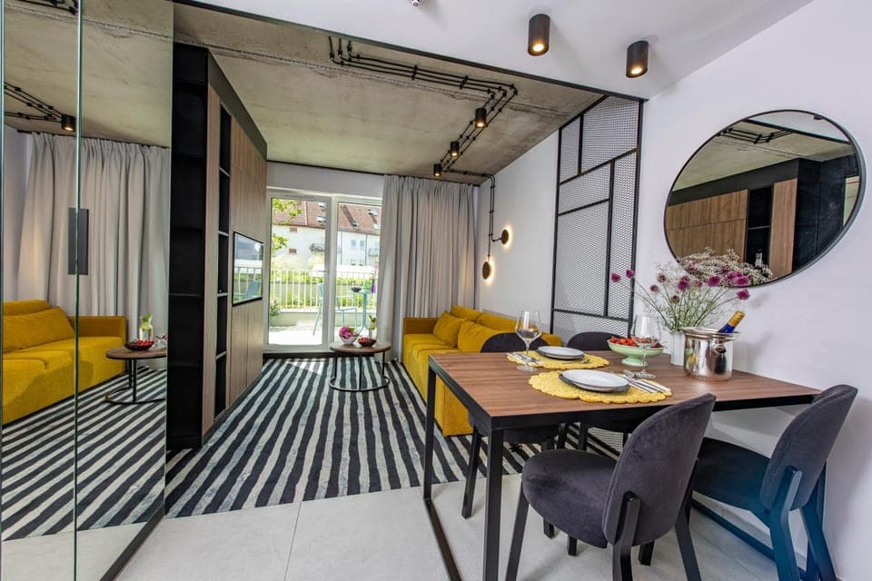 Living room, Seating area, Dining area