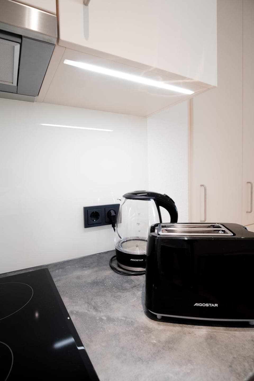 Coffee/tea facilities, toaster