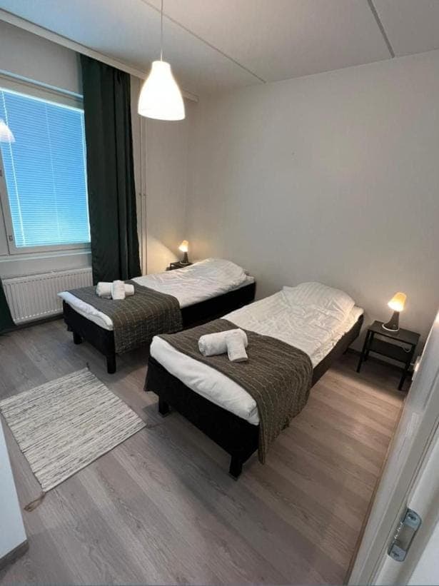 Bed, towels