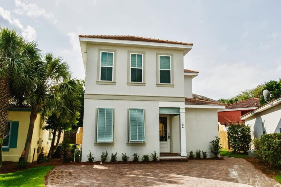 Wanderlust - Modern Home Close to the Beach Private Pool House in Destin