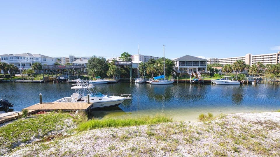 The Back Porch - Is a relaxing 4 bedroom 3 bathroom House on Holiday Isle House in Destin