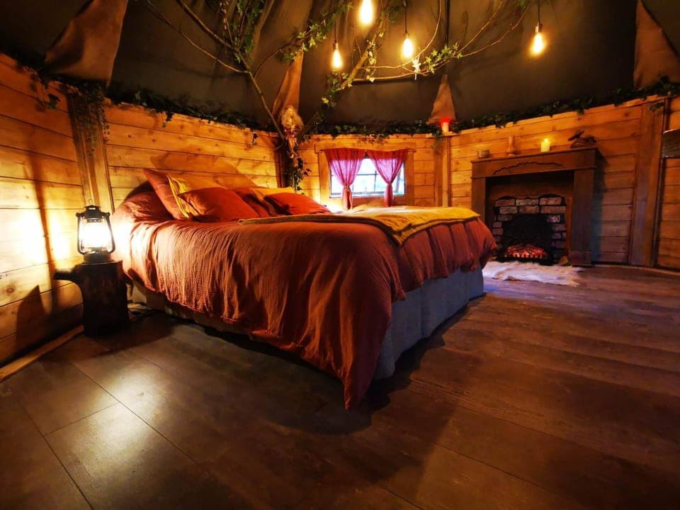 Bed, Bedroom, flat iron