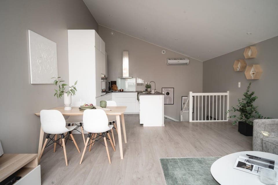 Coffee/tea facilities, Kitchen or kitchenette, Living room, Seating area, Dining area, internet, air conditioner