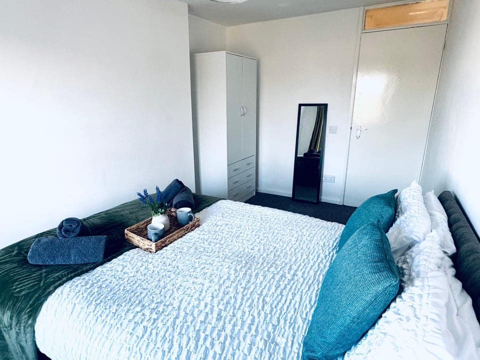 Bed, Photo of the whole room, Bedroom, wardrobe