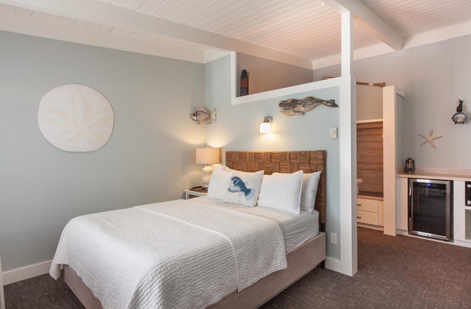 Bed, Day, Decorative detail, Decorative detail, Floor plan, On site