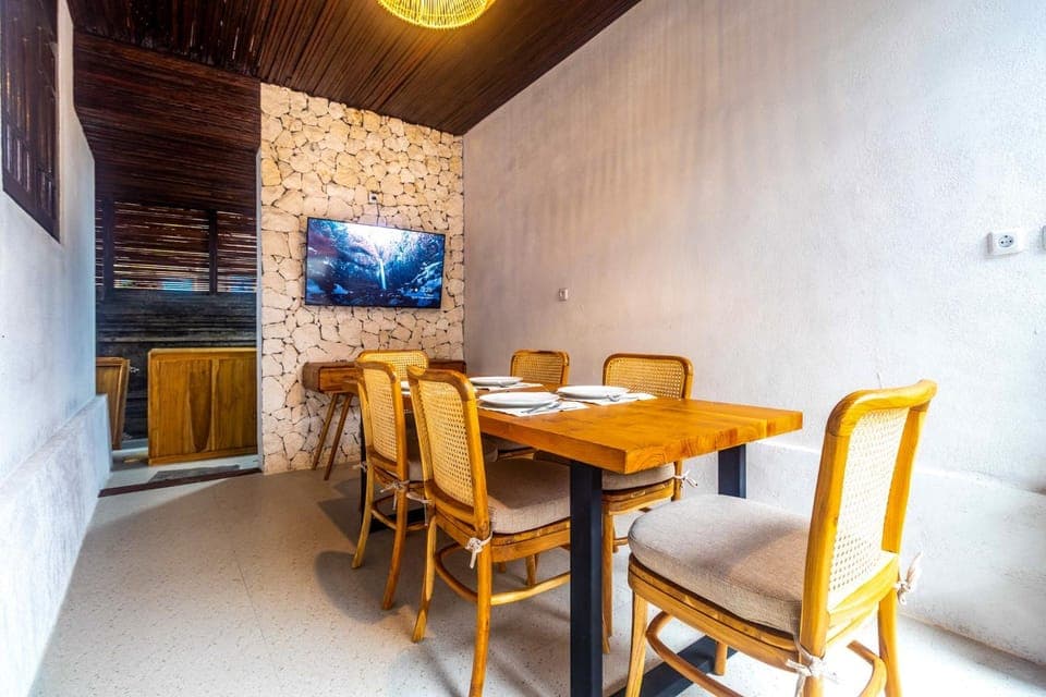 Communal lounge/ TV room, TV and multimedia, Seating area, Dining area