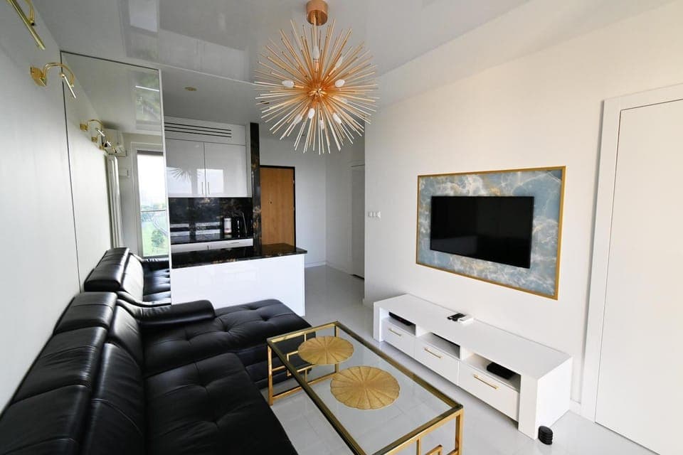 TV and multimedia, Kitchen or kitchenette, Living room, Seating area, Evening entertainment