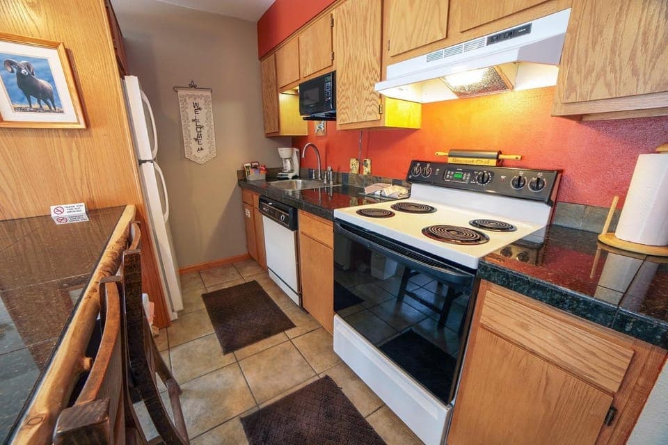 Fawn Valley Inn- 306 Apartment in Estes Park