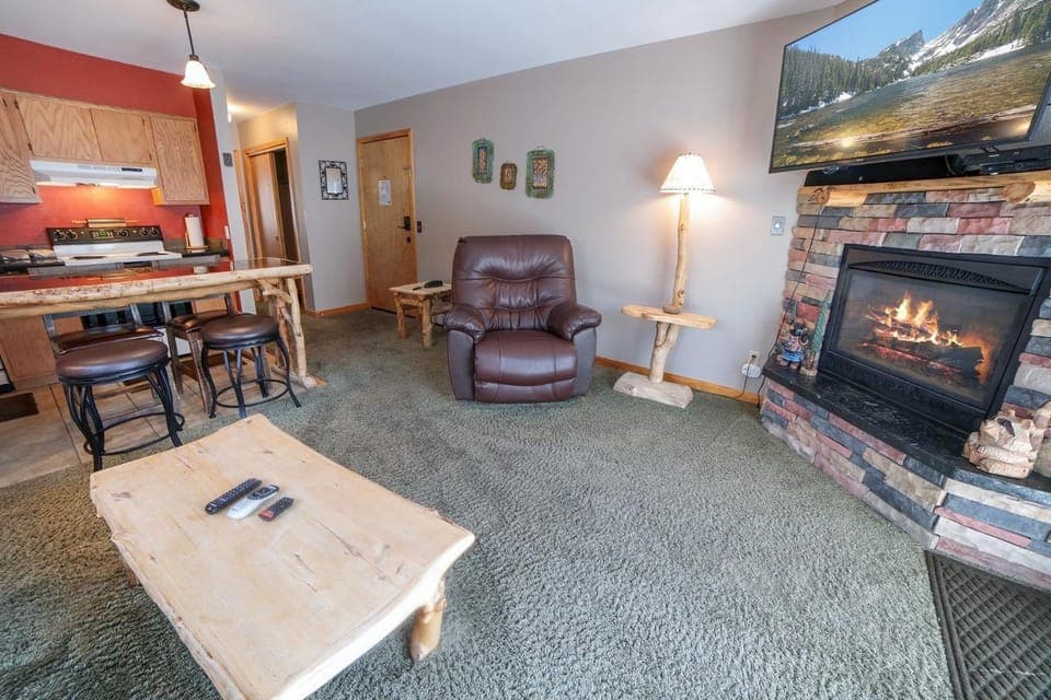 Fawn Valley Inn- 306 Apartment in Estes Park