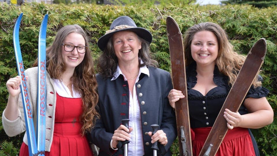 People, Decorative detail, group of guests