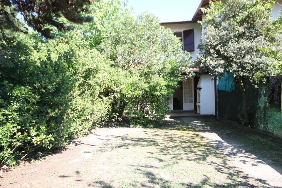 Facade/entrance, Garden