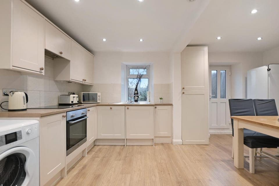 Kitchen or kitchenette, Dining area, dishwasher, oven, stove, washing machine