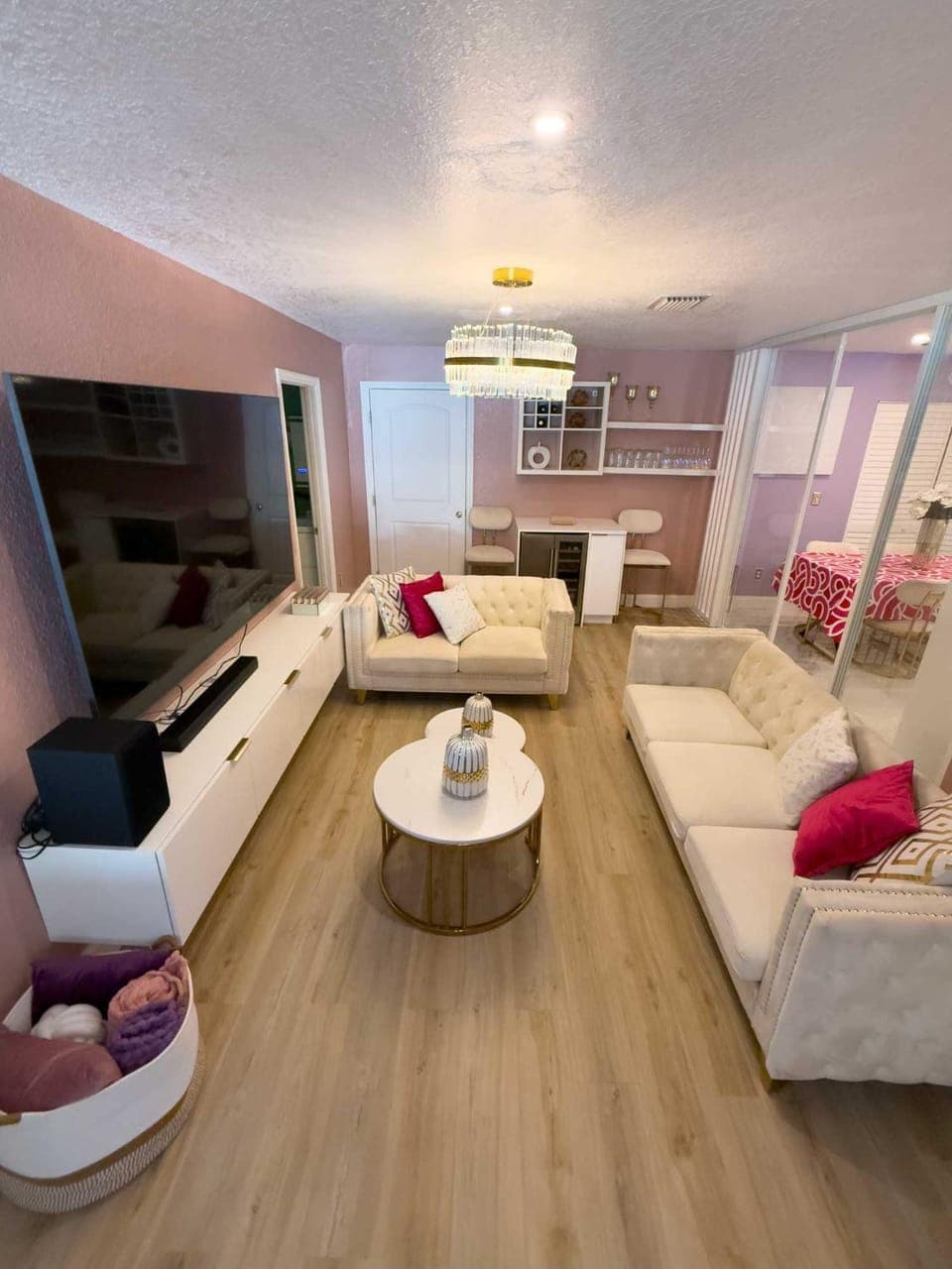 TV and multimedia, Living room, Photo of the whole room, minibar