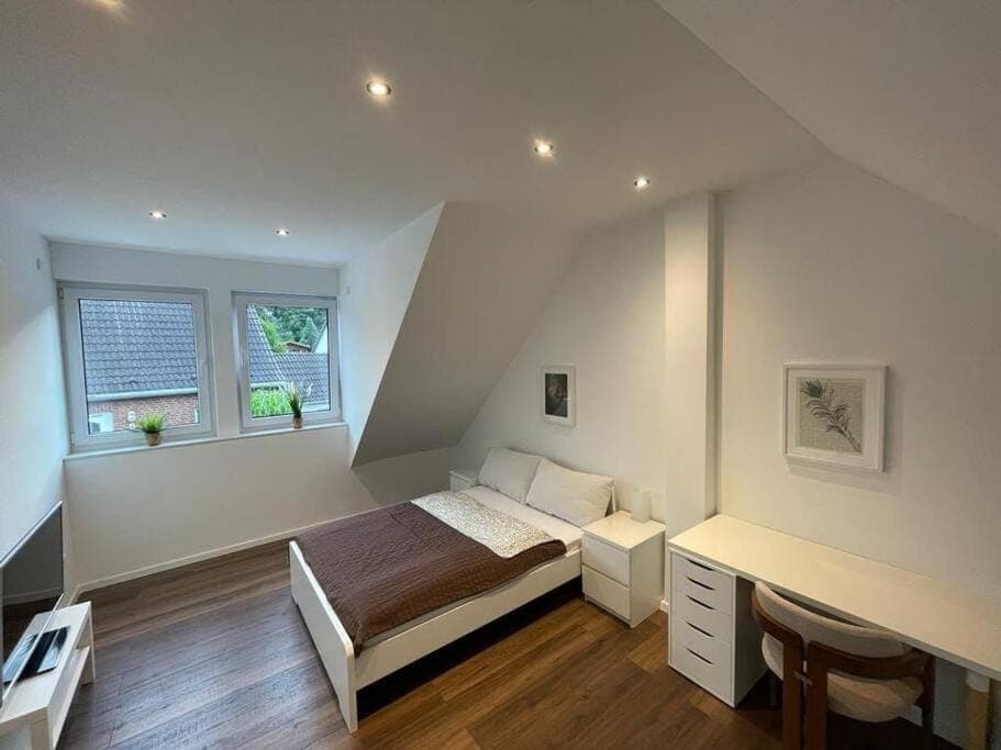 Bed, Photo of the whole room, Bedroom