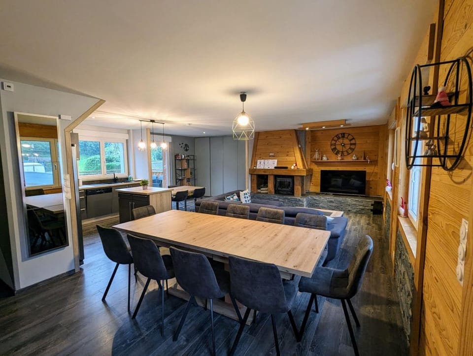 Living room, Seating area, Dining area