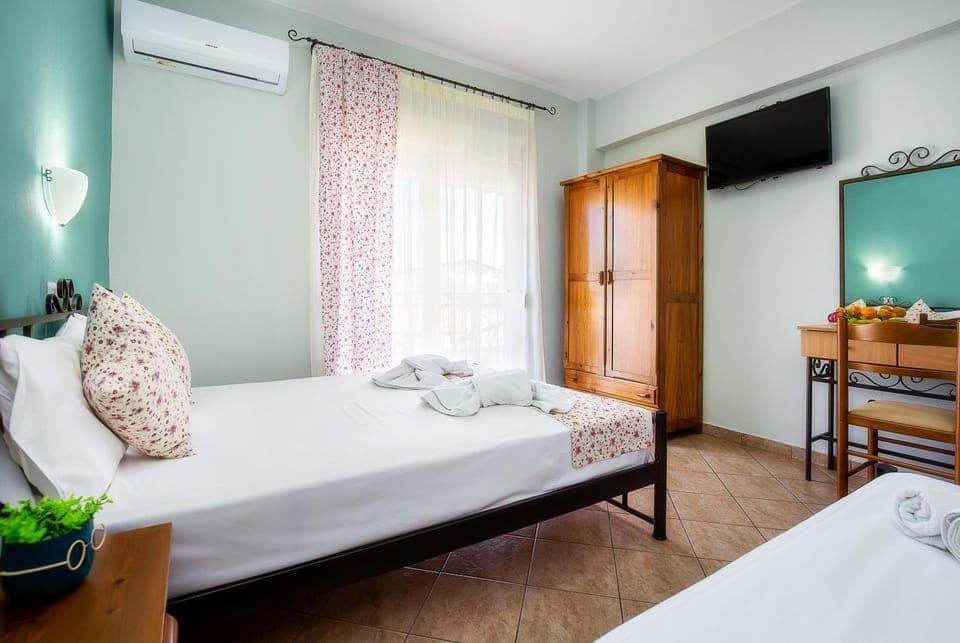 Bed, Photo of the whole room