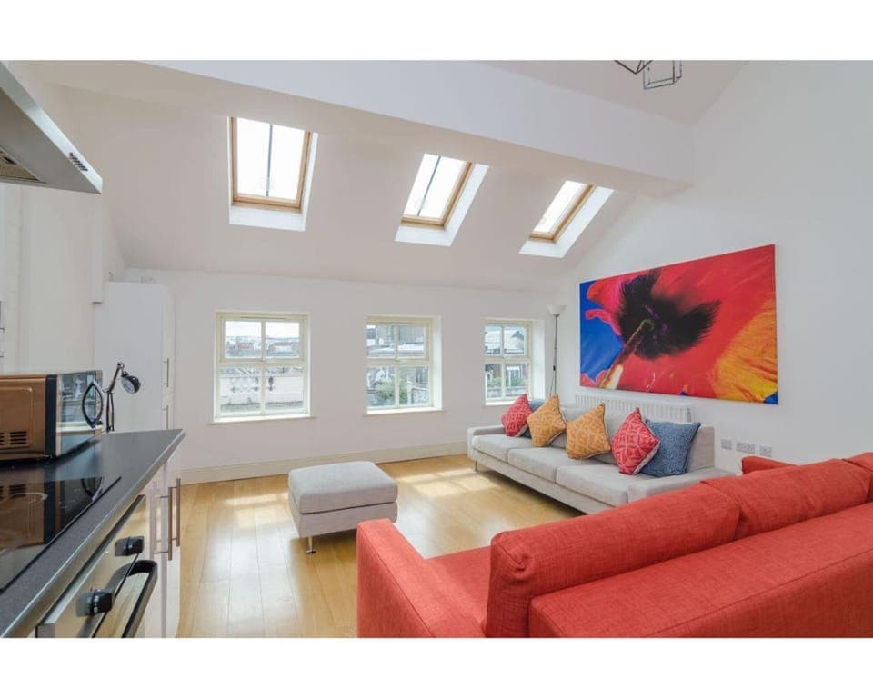 TV and multimedia, Kitchen or kitchenette, Living room, Seating area, Evening entertainment, minibar, pet friendly