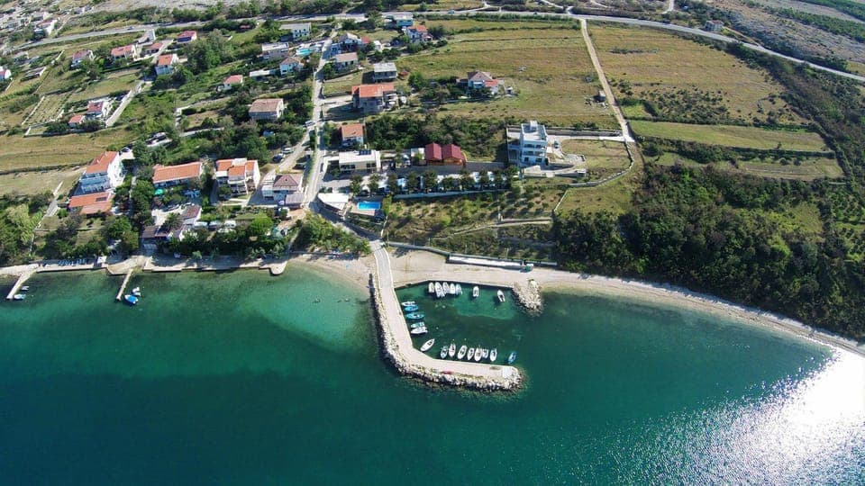 Nearby landmark, Off site, Day, Natural landscape, Summer, Beach, Beach, Pool view, Sea view, Swimming pool, Swimming pool