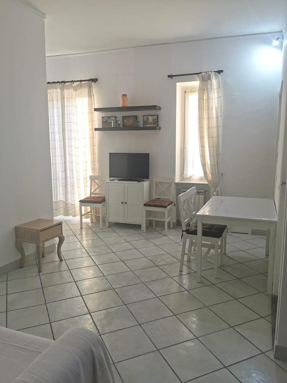 Seating area, Dining area