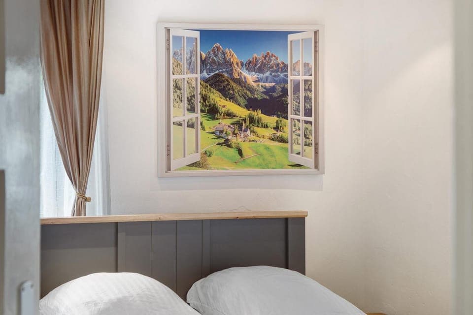 Bed, Photo of the whole room, Bedroom, Mountain view