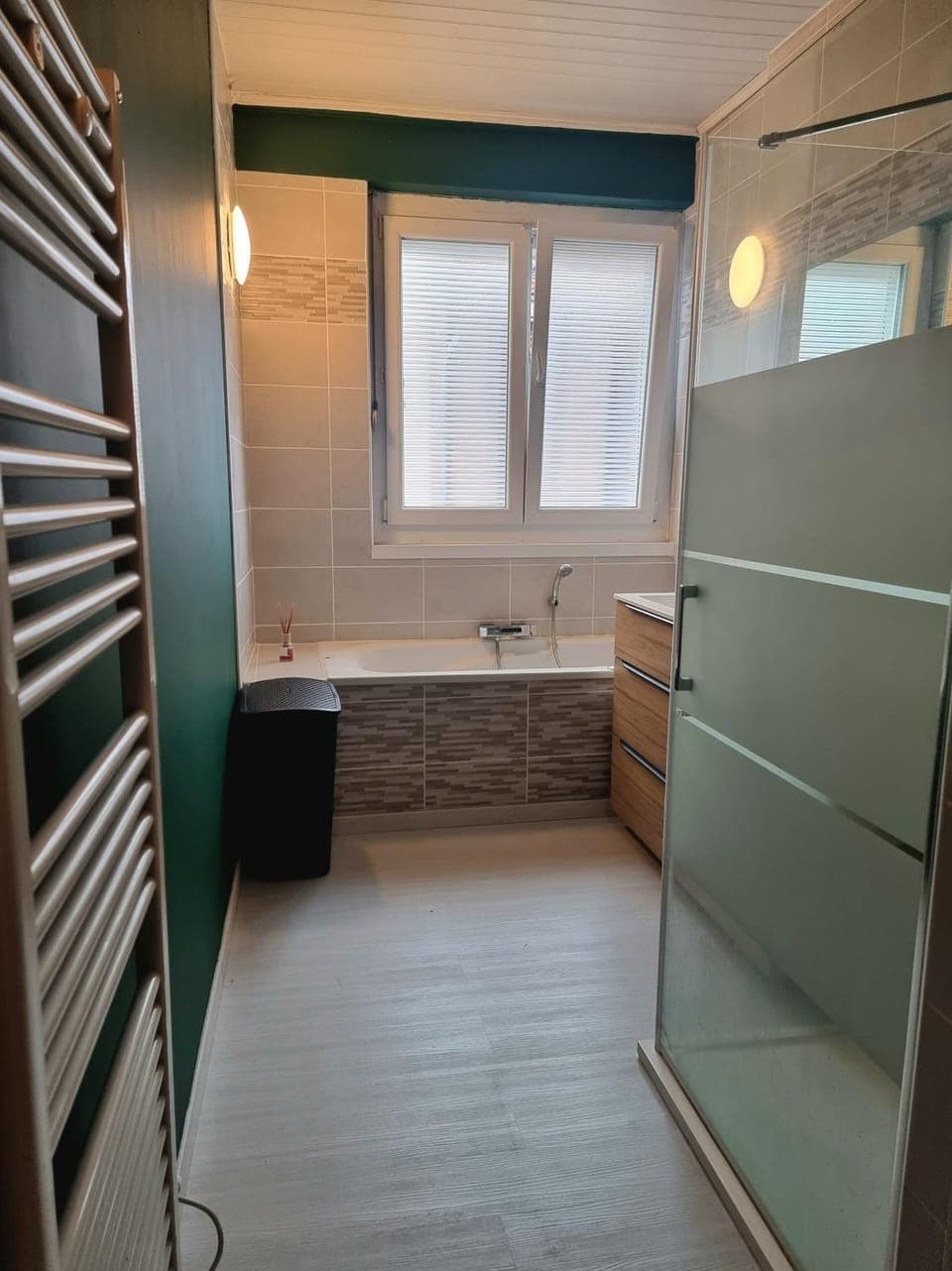 Shower, Toilet, Hot Tub, Bathroom, Bath