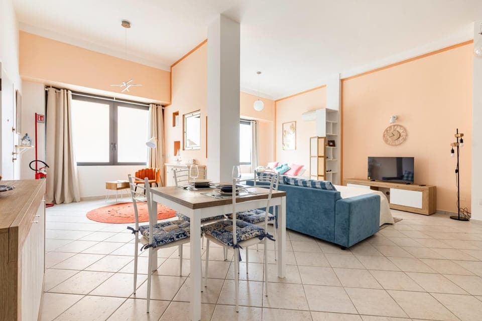 TV and multimedia, Living room, Seating area, Dining area