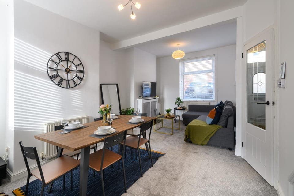 Kitchen or kitchenette, Living room, Dining area